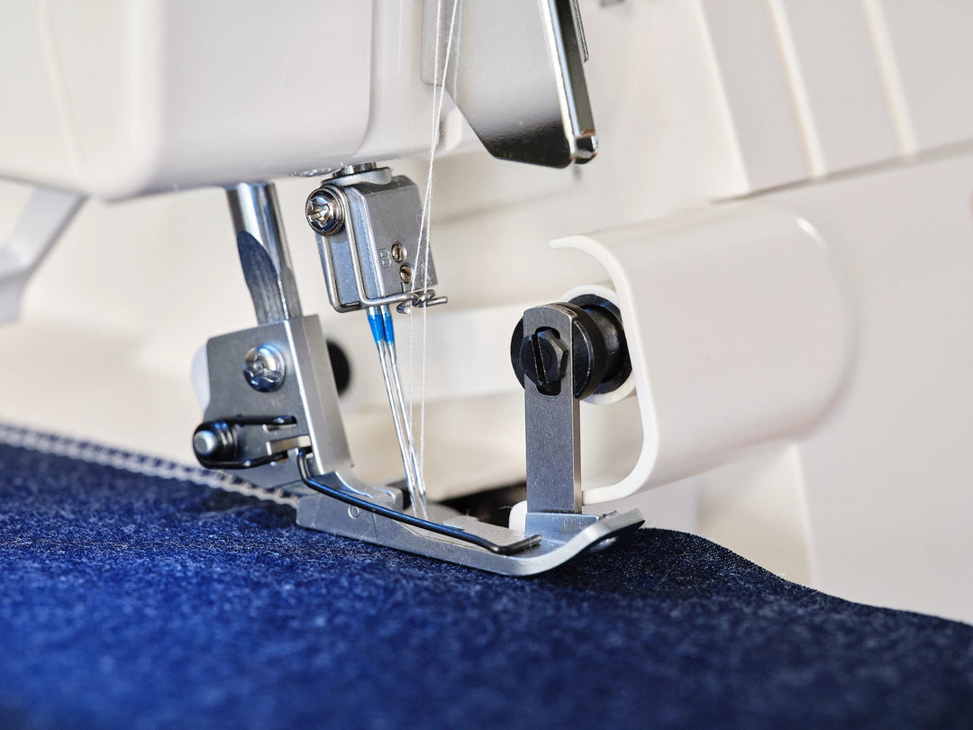 SINGER® 14SH654 Overlock Machine 3