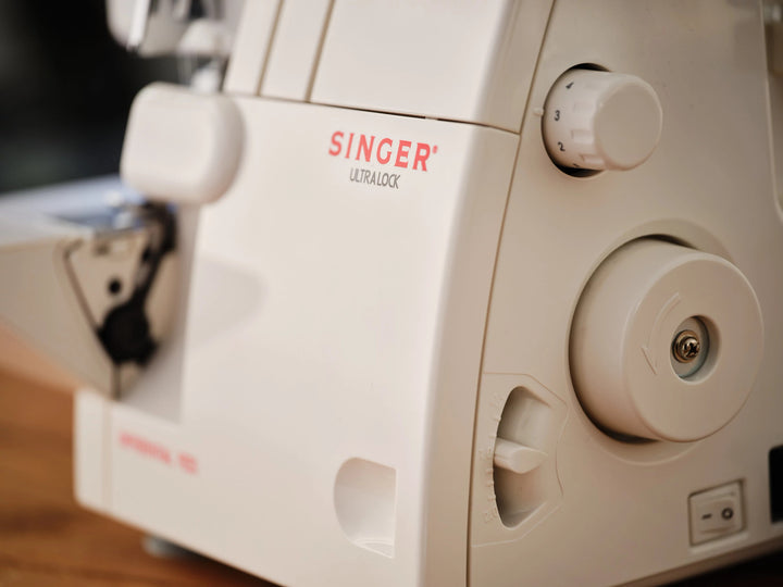 SINGER® 14SH654 Overlock Machine 1