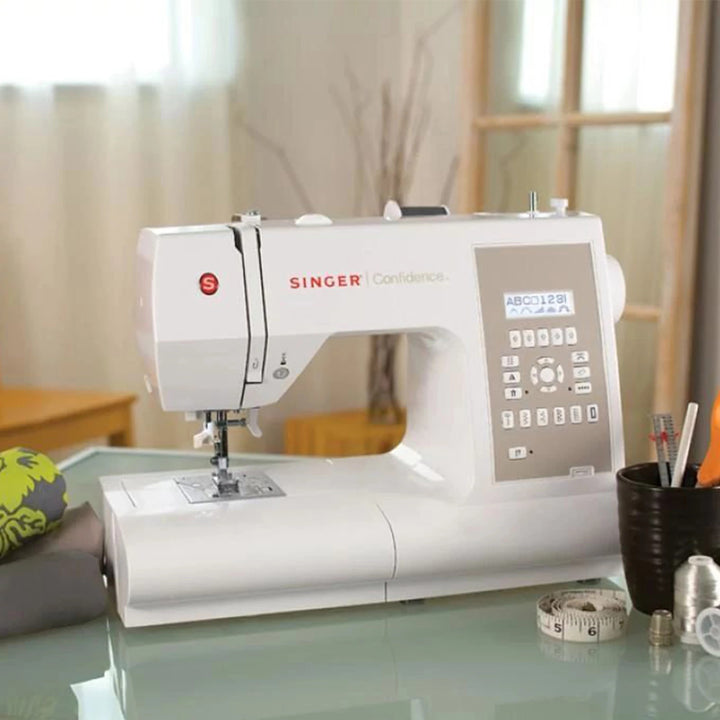 SINGER® Confidence™ 7470 Sewing Machine 3