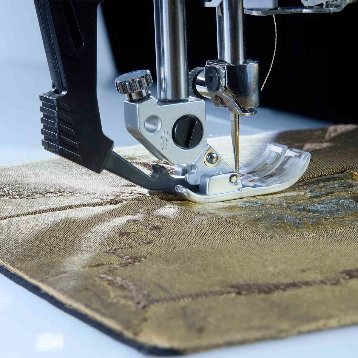 PFAFF Original IDT integrated dual feed sewing layered fabric