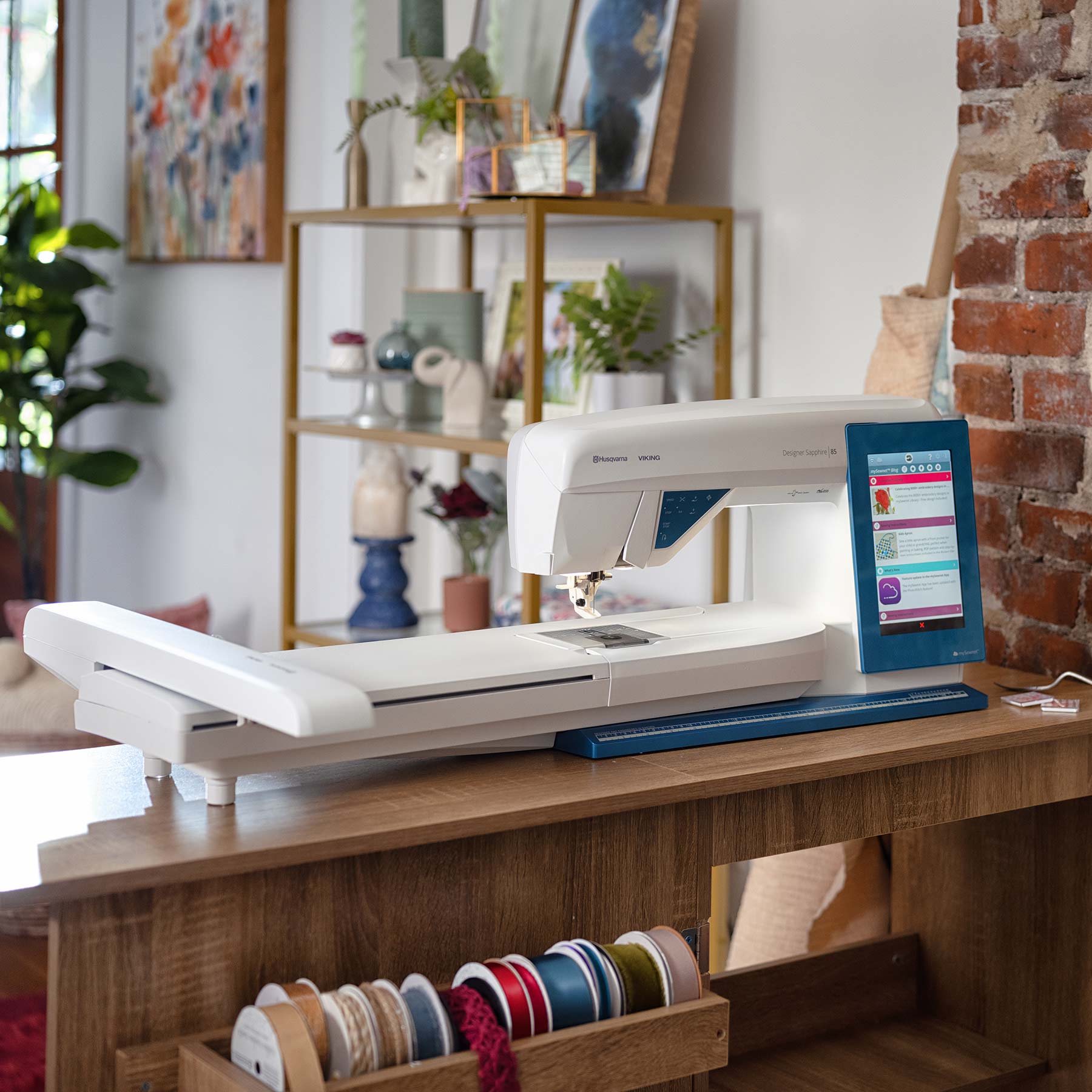 Husqvarna® Viking® DESIGNER SAPPHIRE™ 85 Sewing and Embroidery