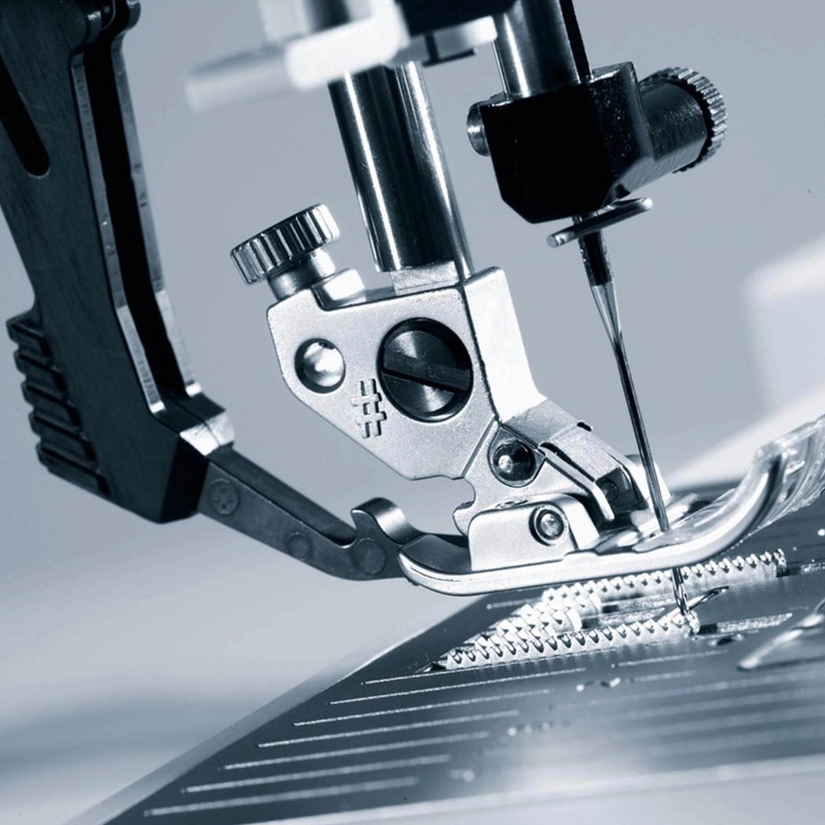 Close view of the PFAFF Original IDT integrated dual-feed system
