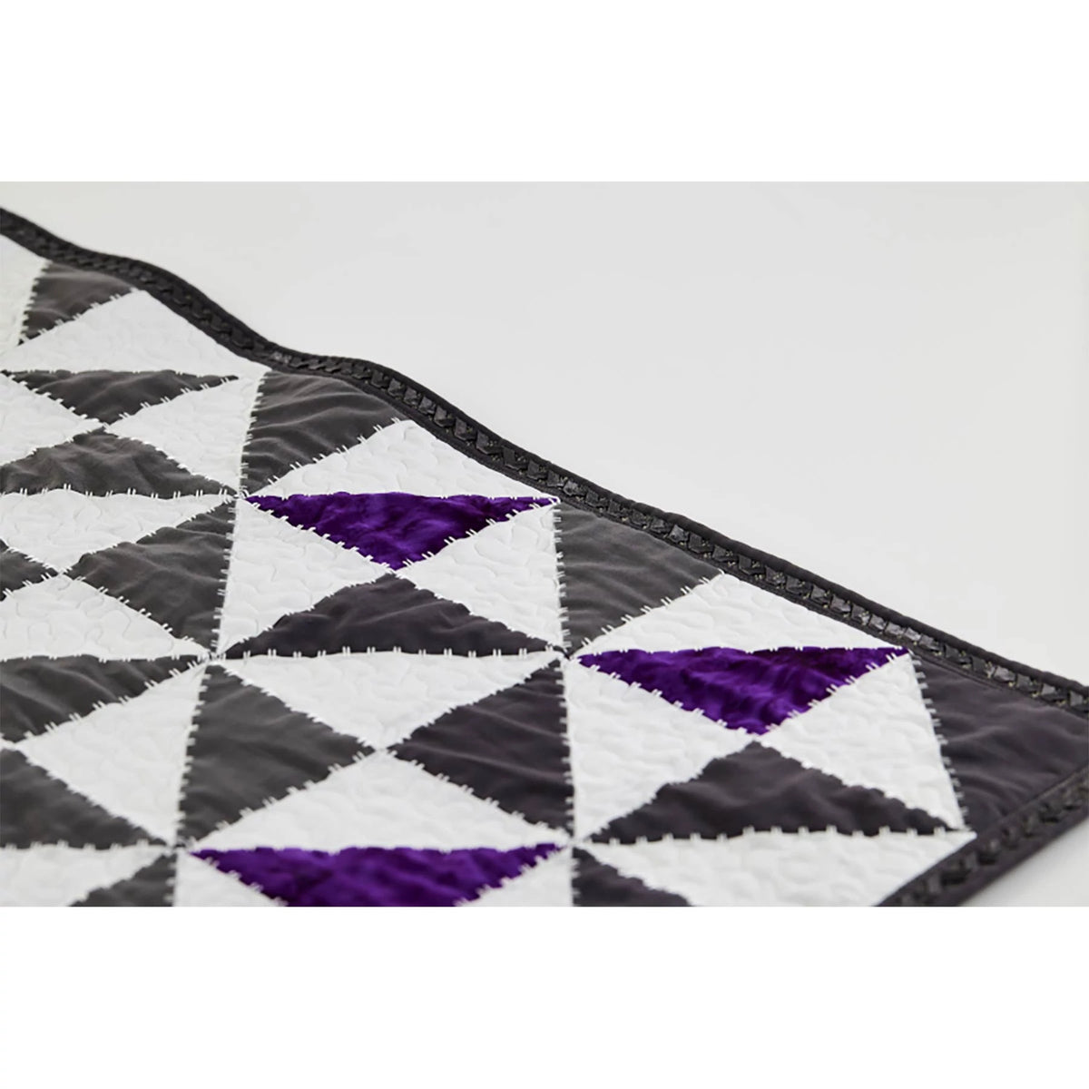Detailed quilt stitching made with the PFAFF quilt expression 720 Special Edition