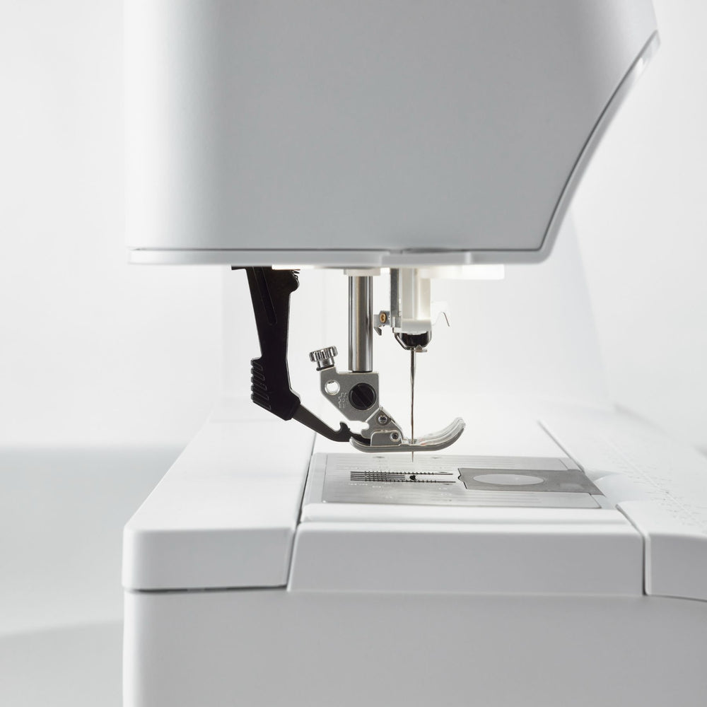 PFAFF Original IDT integrated dual feed on the expression 710 Special Edition